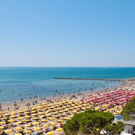 Spacious For Families And Friends In Apartman Grado
